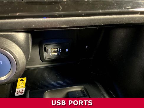 Used 2022 Toyota Venza LE AWD/4WD image 16