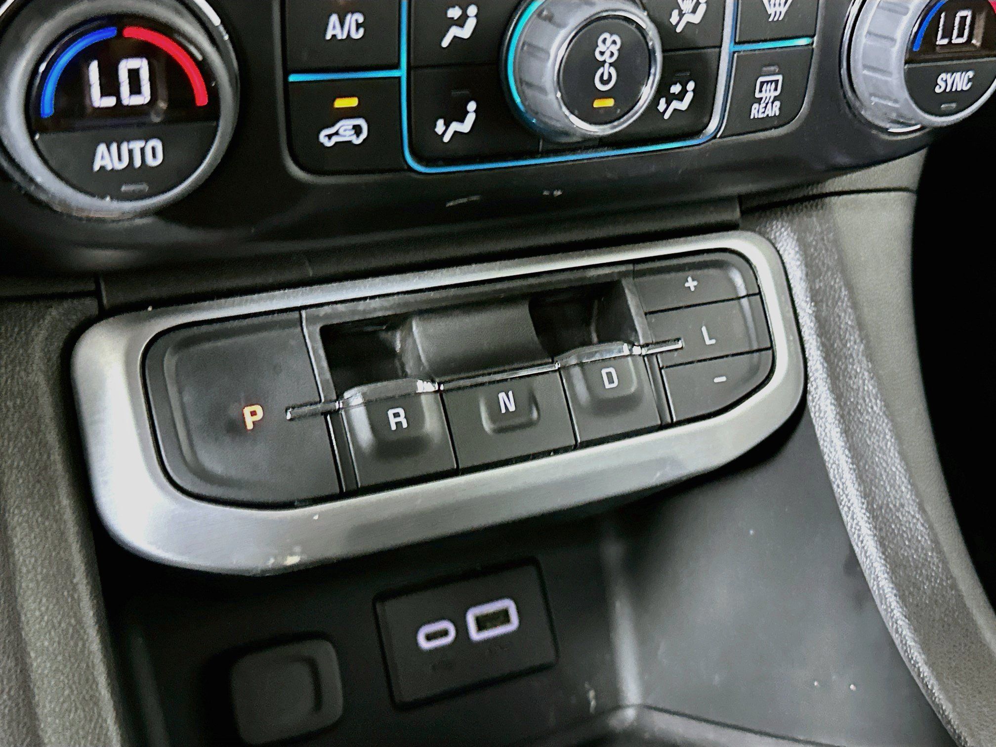 Used 2023 GMC Acadia SLE FWD image 24