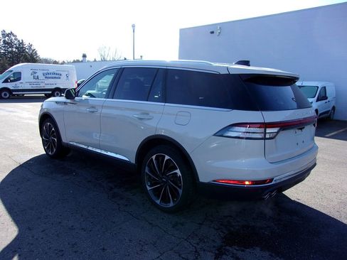 Used 2025 Lincoln Aviator Reserve w/ Equipment Group 201A AWD/4WD image 3
