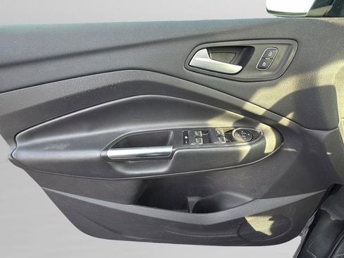 Certified 2019 Ford Escape SE image 12