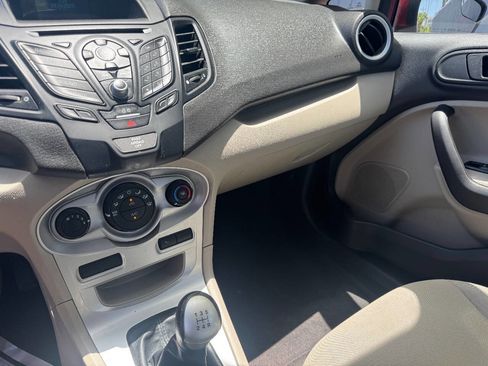 Used 2017 Ford Fiesta SE image 8