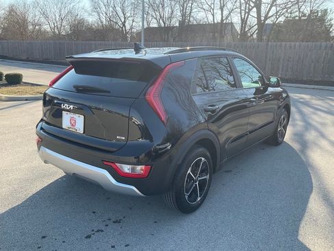 Certified 2025 Kia Niro EX image 7