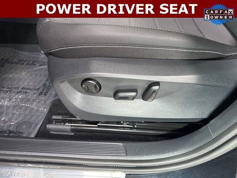 Used 2024 Volkswagen Taos SE image 4