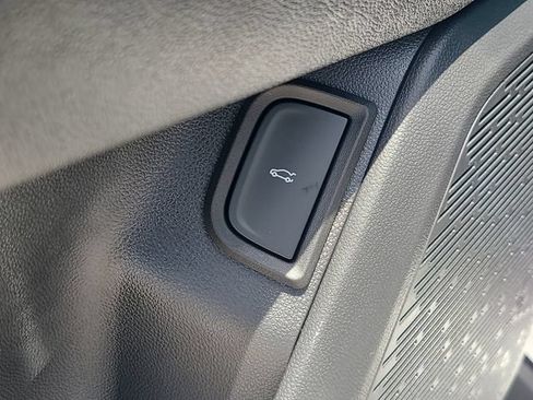New 2026 Chevrolet Equinox LT w/ Convenience Package II FWD image 17
