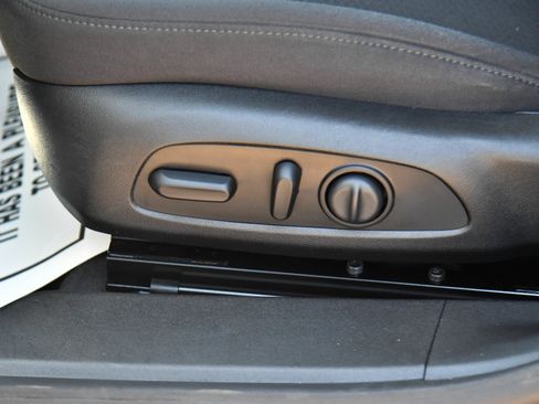 Used 2020 Chevrolet Malibu LT FWD image 16