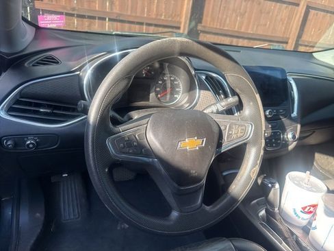 Used 2019 Chevrolet Malibu LT image 12