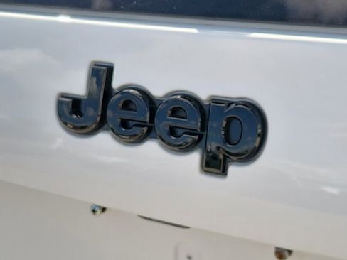 Used 2023 Jeep Cherokee Altitude Lux AWD/4WD image 9