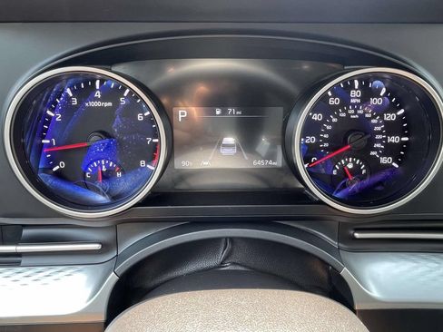 Used 2023 Kia Carnival LX FWD image 22