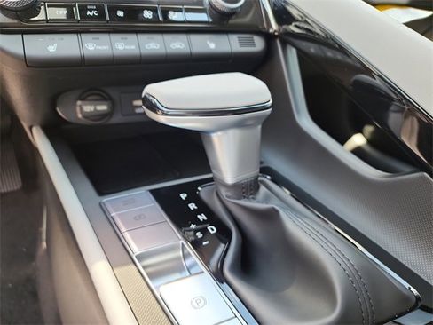 New 2025 Hyundai Elantra Limited image 21