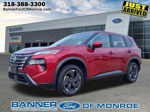 Used 2024 Nissan Rogue SV image 1