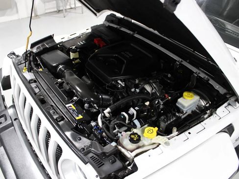 Used 2021 Jeep Wrangler Unlimited Sahara AWD/4WD image 9