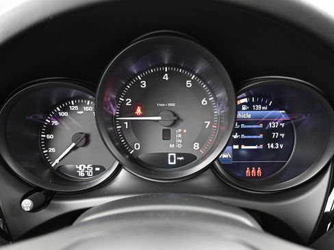 Certified 2025 Porsche Macan image 19