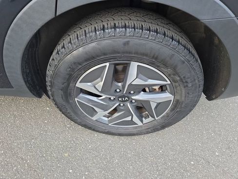 Used 2021 Kia Sorento S image 46