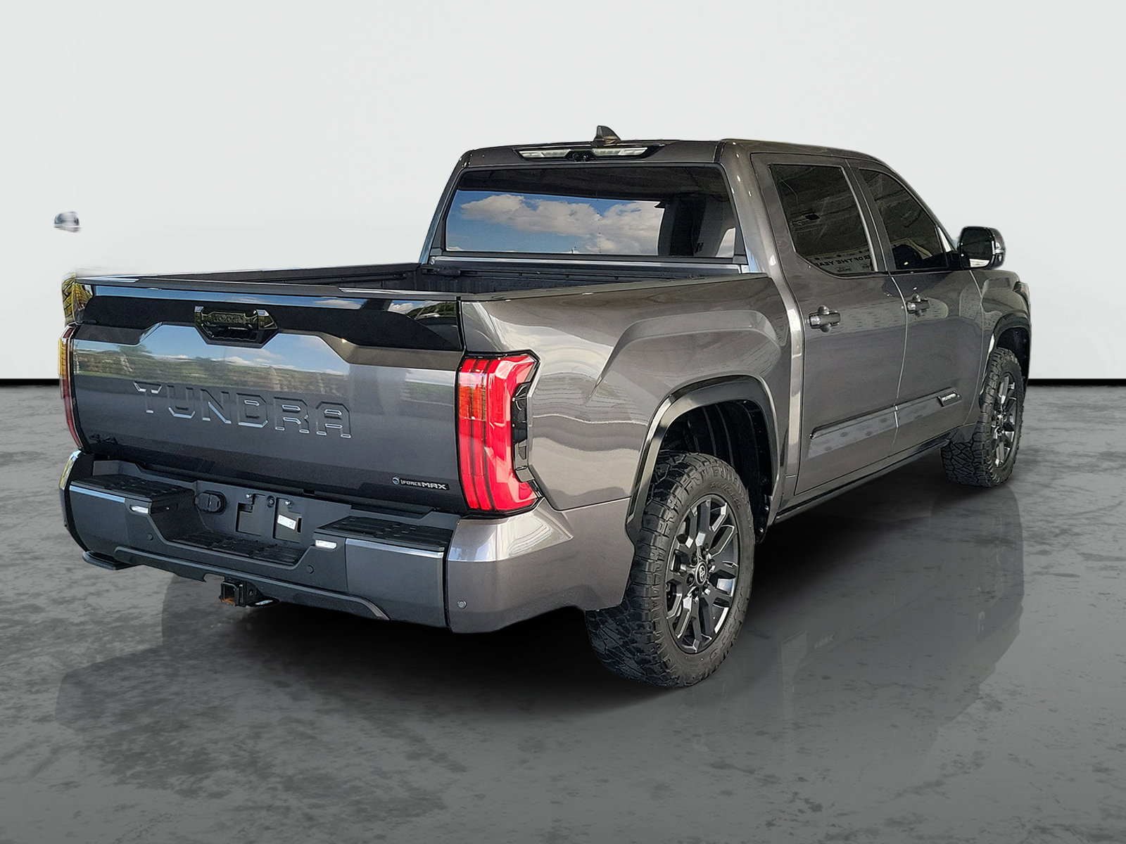 Used 2025 Toyota Tundra Platinum AWD/4WD image 2