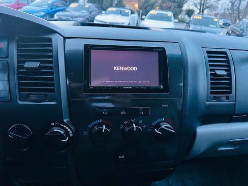 Used 2010 Toyota Tundra 4x4 Double Cab image 12