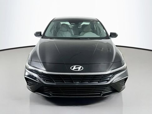 Used 2024 Hyundai Elantra SEL FWD image 2
