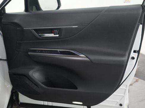 Used 2021 Toyota Venza XLE w/ Activity Package (TMS) AWD/4WD image 9