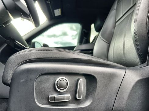 Certified 2022 Land Rover Range Rover Evoque R-Dynamic SE image 21