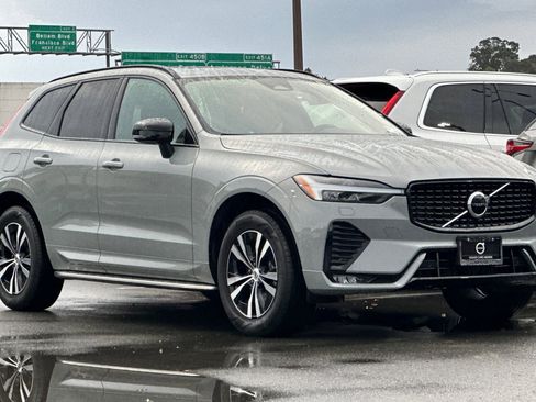 Used 2024 Volvo XC60 B5 Core image 9