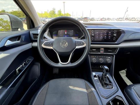 Used 2022 Volkswagen Taos SE image 6