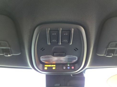 Used 2024 Chevrolet Trax RS w/ Sunroof Package image 14