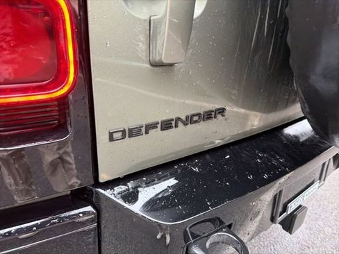 Used 2025 Land Rover Defender 110 X-Dynamic SE image 8