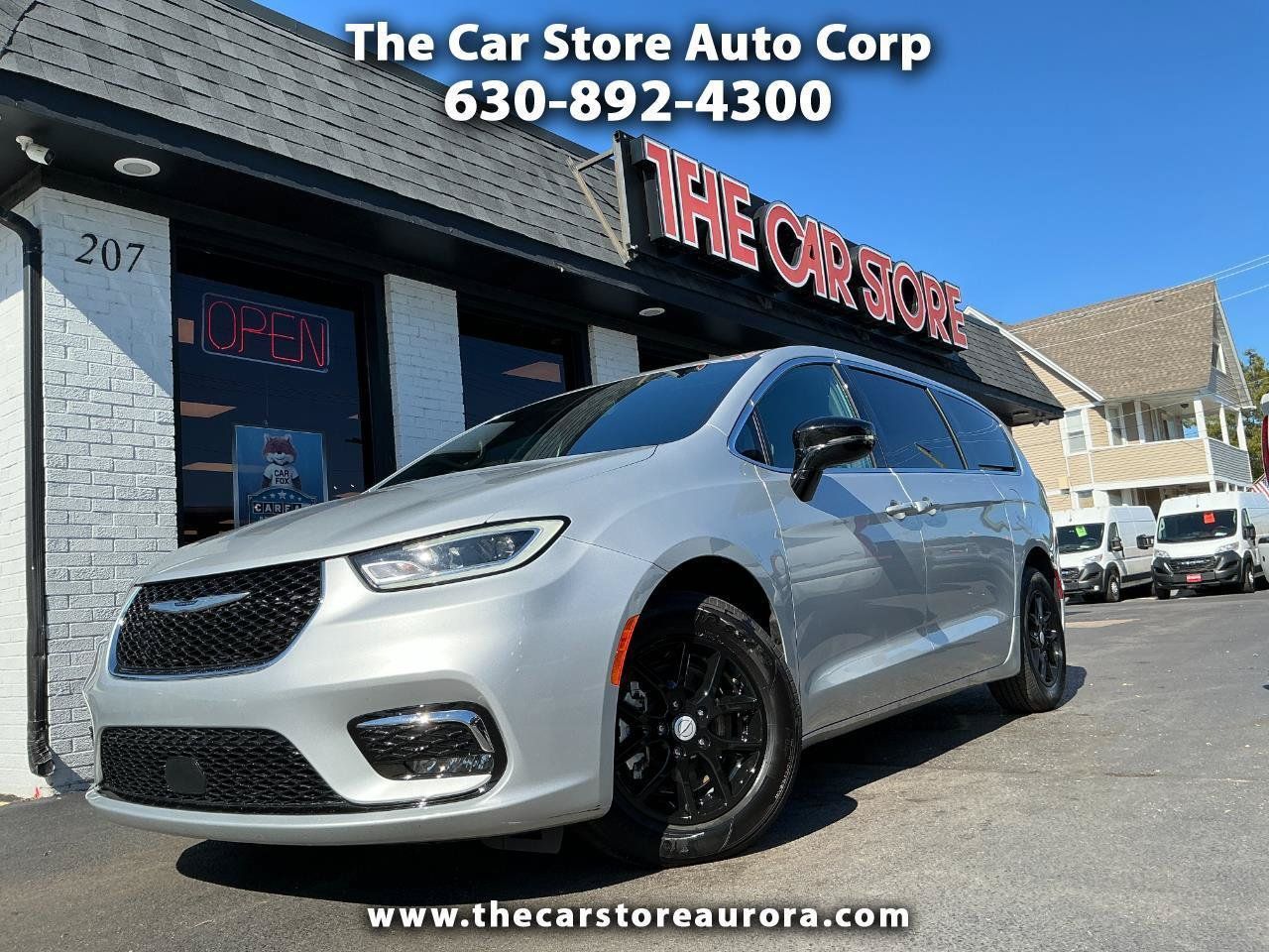 Used 2026 Chrysler Pacifica Select FWD image 1