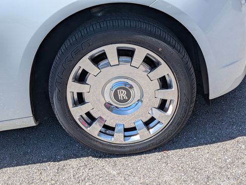 Used 2013 Rolls-Royce Ghost RWD image 11