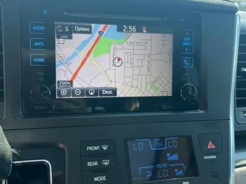 Used 2017 Toyota Sienna SE Premium FWD image 41