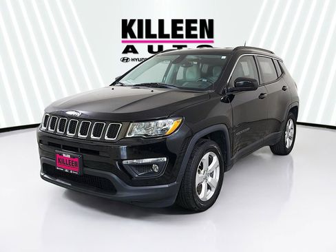 Used 2018 Jeep Compass Latitude FWD image 3