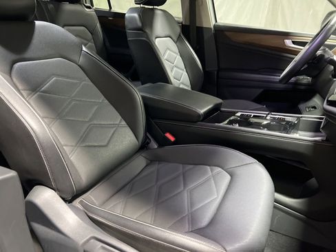 Used 2024 Volkswagen Atlas SE image 9