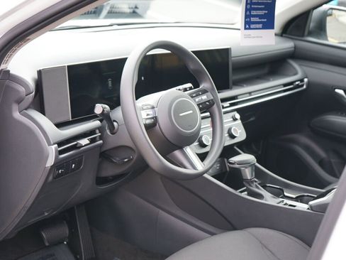 Certified 2025 Hyundai Tucson SE image 12