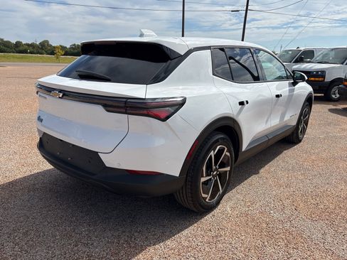 New 2026 Chevrolet Equinox EV LT image 5