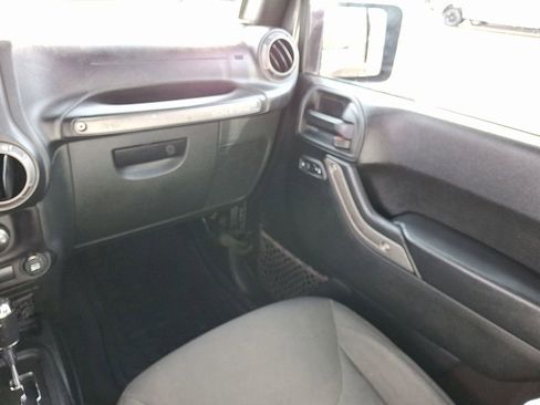 Used 2018 Jeep Wrangler Unlimited Sport S image 17