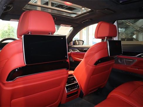 Certified 2022 BMW ALPINA B7 xDrive w/ Luxury Rear Seating Package image 24