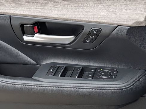 Used 2024 Toyota Grand Highlander AWD image 24