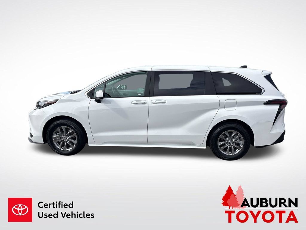 Certified 2025 Toyota Sienna LE FWD image 4