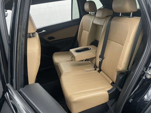 Used 2024 Volkswagen Tiguan SE AWD/4WD image 17