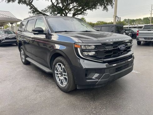 Used 2025 Ford Expedition Active AWD/4WD image 8