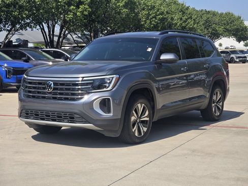 Used 2024 Volkswagen Atlas SE AWD/4WD image 2