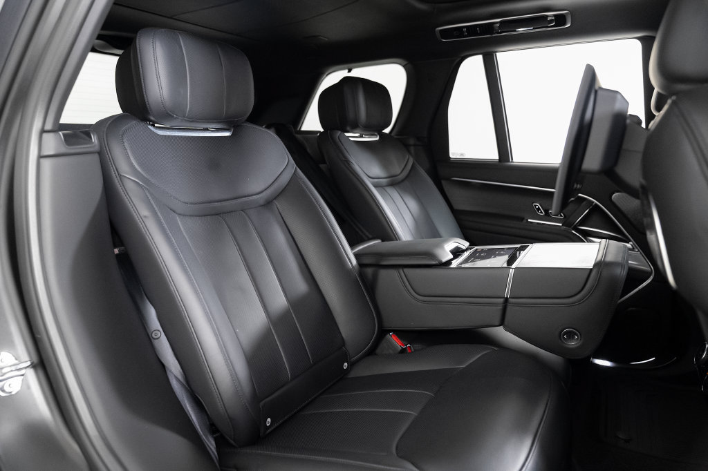 Used 2025 Land Rover Range Rover Autobiography AWD/4WD image 23