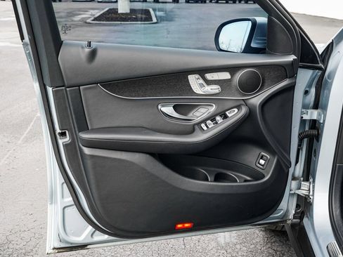 Used 2021 Mercedes-Benz GLC 300 4MATIC image 9