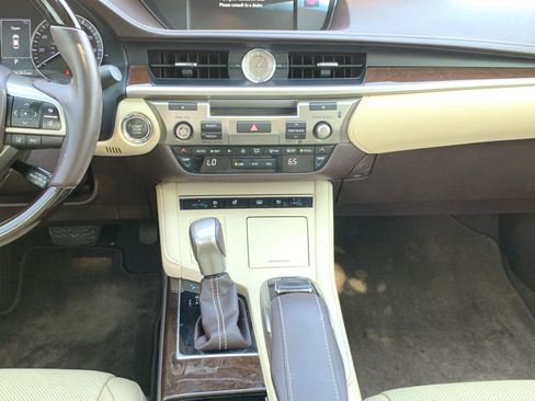 Used 2018 Lexus ES 350 w/ Luxury Package w/Wood Trim FWD image 29