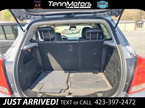 Used 2020 Chevrolet Trax LT w/ LT Convenience Package AWD/4WD image 11