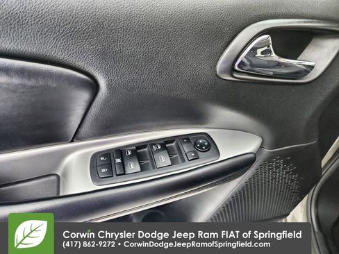 Used 2019 Dodge Journey SE image 21