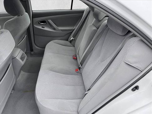 Used 2011 Toyota Camry LE FWD image 16