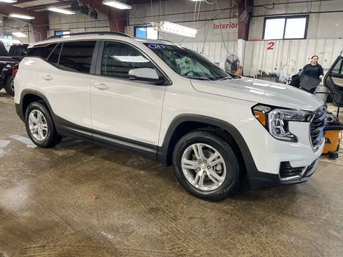 Used 2024 GMC Terrain SLE w/ Driver Convenience Package AWD/4WD image 7
