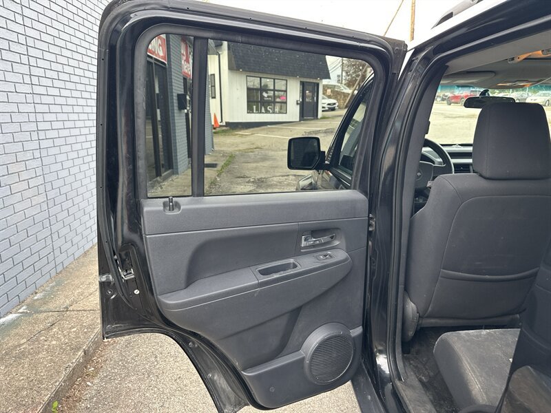 Used 2009 Jeep Liberty Sport w/ Popular Equipment Group AWD/4WD image 28
