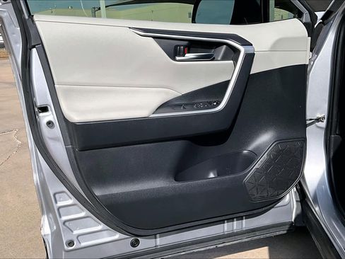 Used 2019 Toyota RAV4 XLE image 25