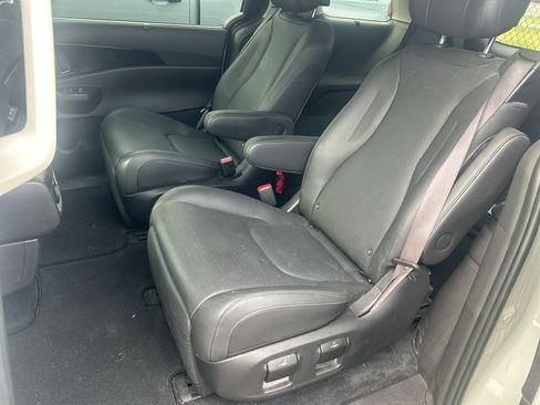 Used 2025 Kia Carnival SX Prestige FWD image 6